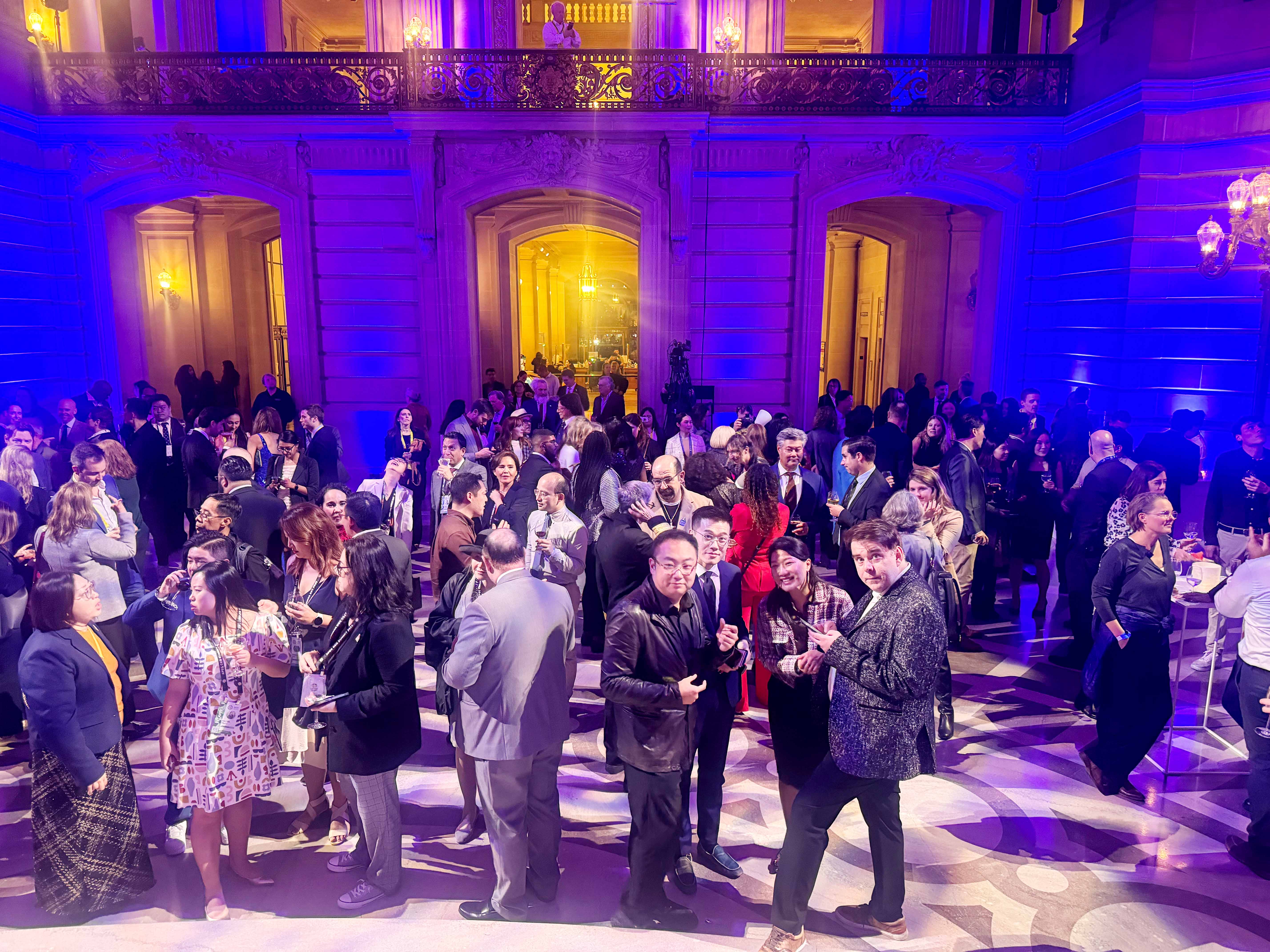 APEC 2023共同主席徐鵬出席國際媒體招待會(huì)